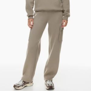 Aritzia TNA Cozy Fleece Mega Cargo Sweatpants in Modern Taupe TALL